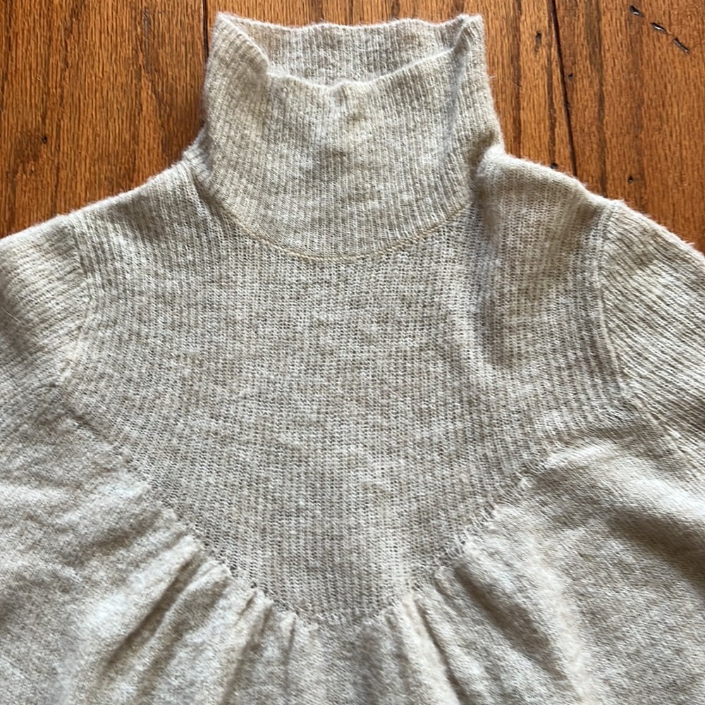 Never worn, XS adorable, feminine sweater from Antnro! - Picture 2 of 6